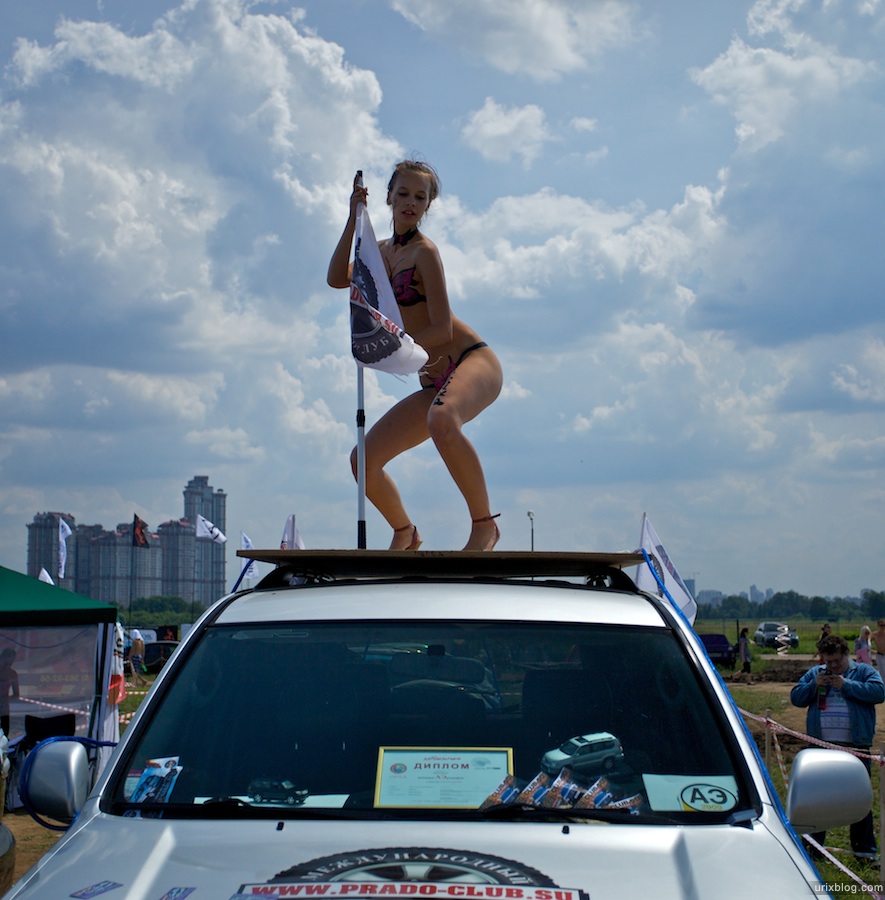 2009 Москва Автоэкзотика машины автомобили девушки танцовщицы girls грязь