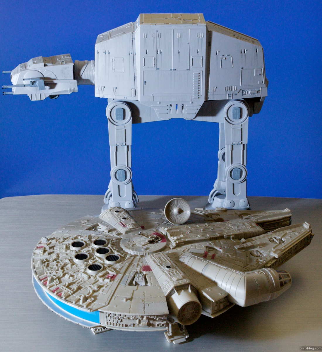 2009 AT-AT Millennium Falcon plastic scale models