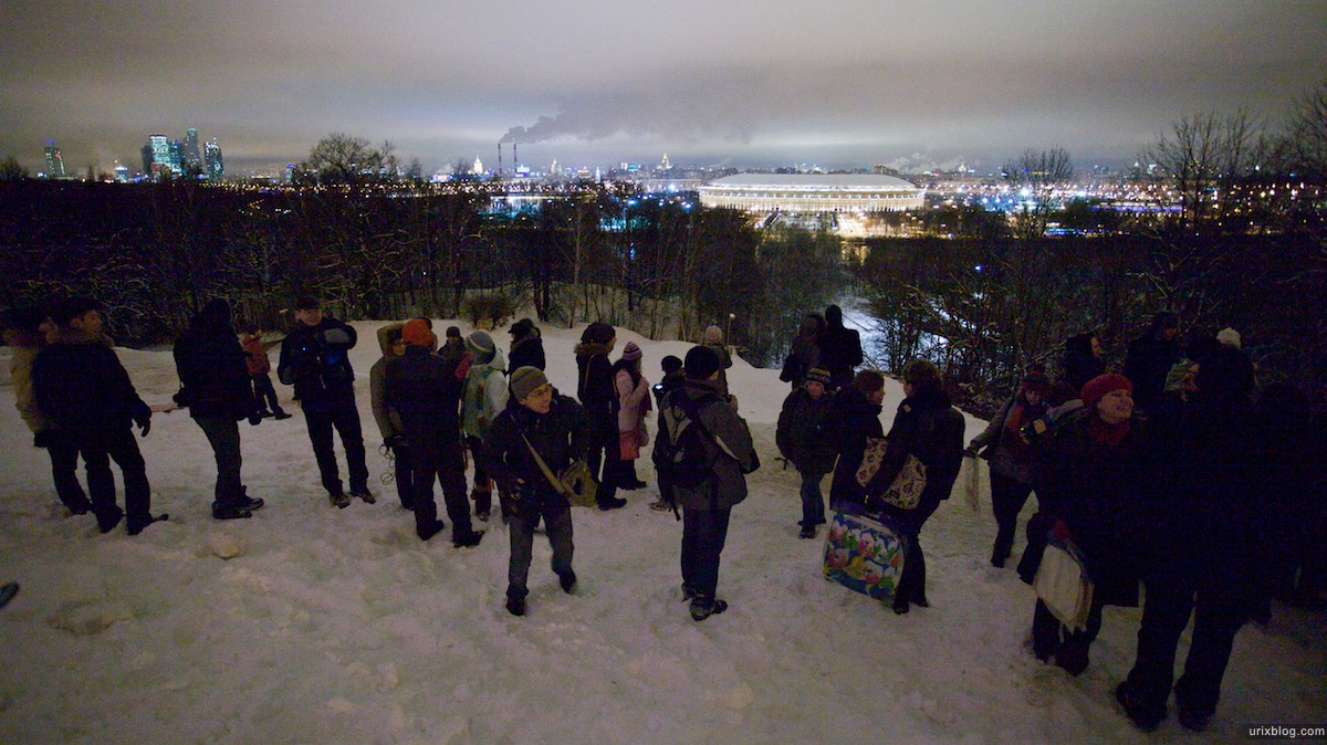 2010 flying lanterns зима Летающие фонарики на смотровой МГУ Воробъёвы горы Москва