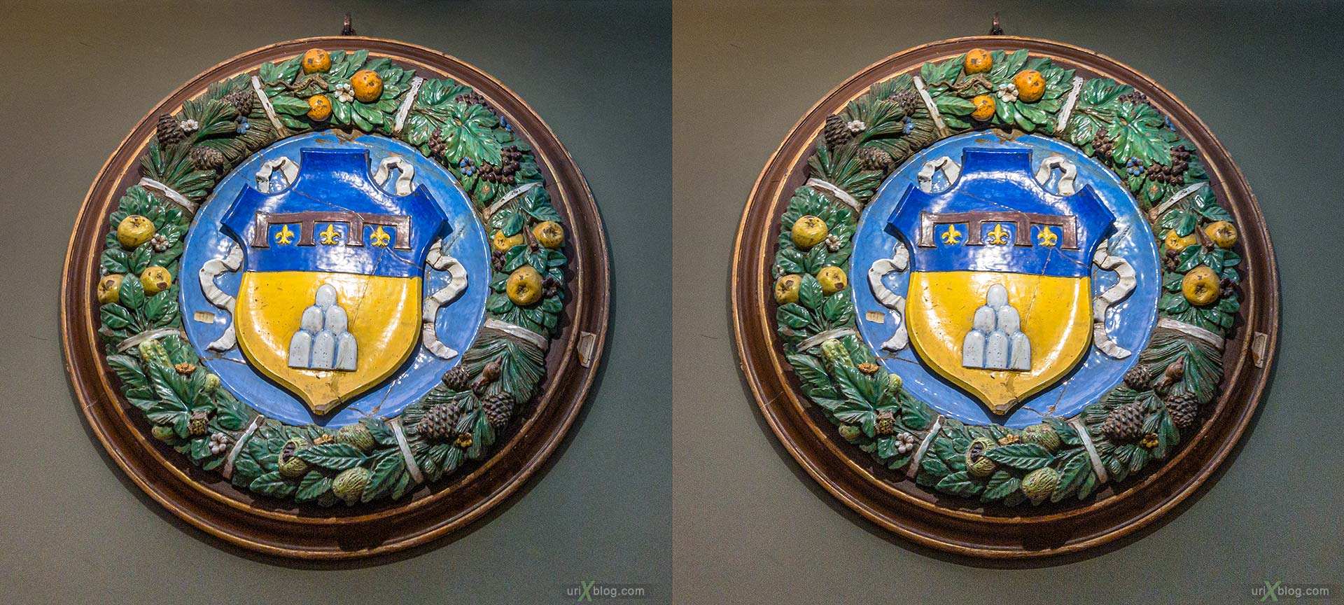 coat of arms, crest, glazed terracotta, tondo, garland, Uffizi Gallery, Contini Bonacossi Collection, Giovanni della Robbia, Florence, Firenze, Italy, 3D, stereo pair, cross-eyed, crossview, cross view stereo pair, stereoscopic