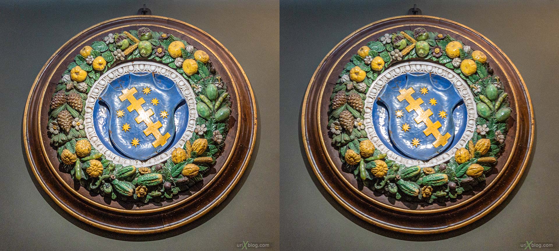 coat of arms, crest, glazed terracotta, tondo, garland, Uffizi Gallery, Contini Bonacossi Collection, Benedetto Buglioni, Florence, Firenze, Italy, 3D, stereo pair, cross-eyed, crossview, cross view stereo pair, stereoscopic